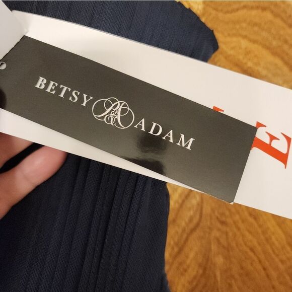 Betsy And Adam V Neck  Embroidered Gown Size 2P NWT - Picture 8 of 11